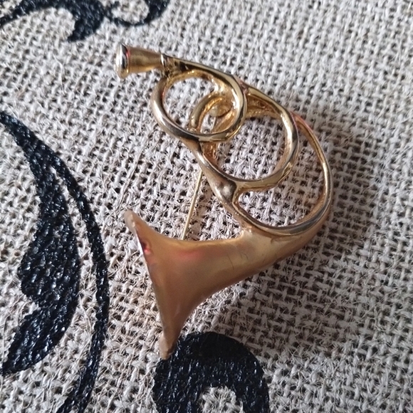 Vintage French Horn Brooch Pin - Picture 9 of 11